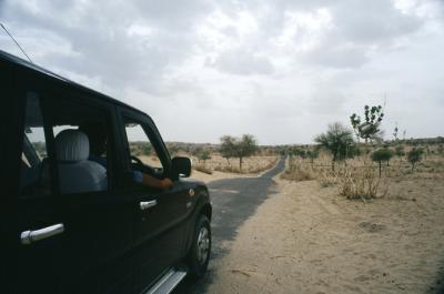 Gurha17330032_Car+Road.jpg