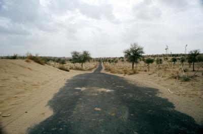 Gurha17330035_DesertRoad.jp