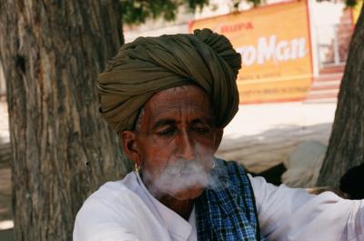 Kolayat17200034_ManSmoking.