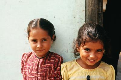 Desh17310007_2girls.jpg