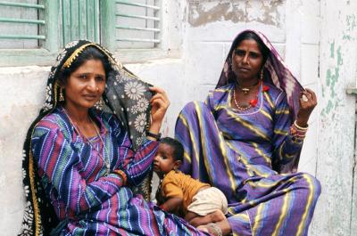 Push17310011_Gypsy_2women.j