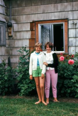 Sandra & Jeannie at Grandma's in Courtney 1964