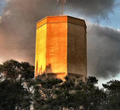 v3/82/474982/3/44677505.watertoweratsunrise.jpg