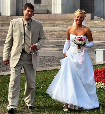 v3/82/474982/3/51394755.Ontotheirweddingceremony.jpg