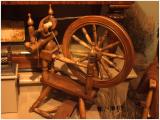 Early pioneer spinning wheel