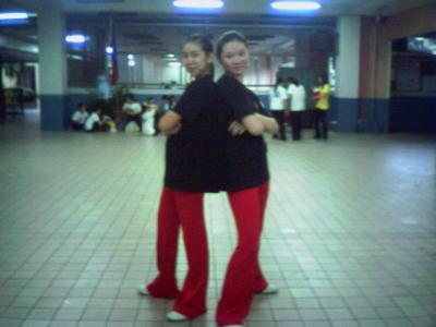OMG! how cool is that? same outfit kami ni rach! as in pati shoes...batch shirt and pants! haha