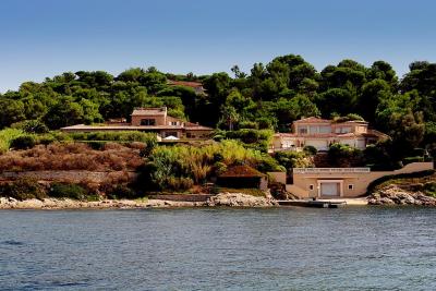 Dodi Al Fayed's home, St Tropez. 61 bedrooms. This was the last place Diana was before leaving for Paris.