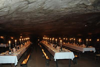 repas dans les grottes de Sarre