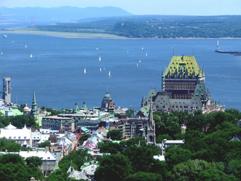 Chateau Frontenac  devant l'Ile d'Orlans