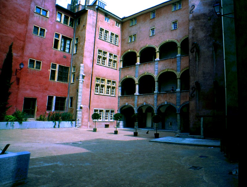 la cour arrire, Lyon