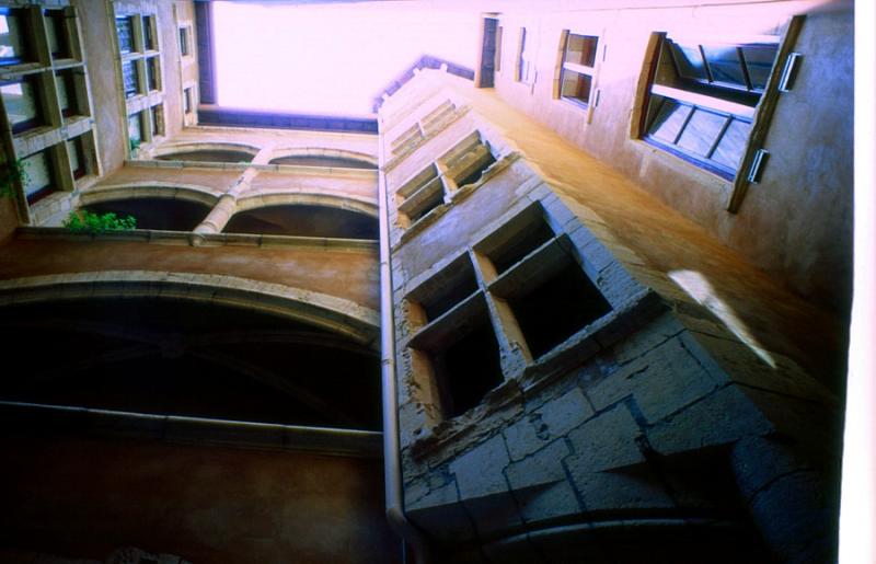 cour gothique, Lyon