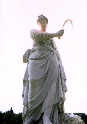 v3/83/550183/3/49391292.ladamelafaucilleNymphenburg.jpg