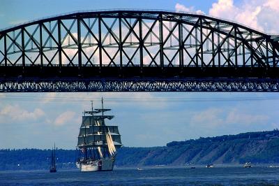 v3/83/550183/3/51184021.leEaglesouslepontdeQubec.jpg