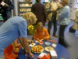 De kinderen konden een (frans) gebakje maken