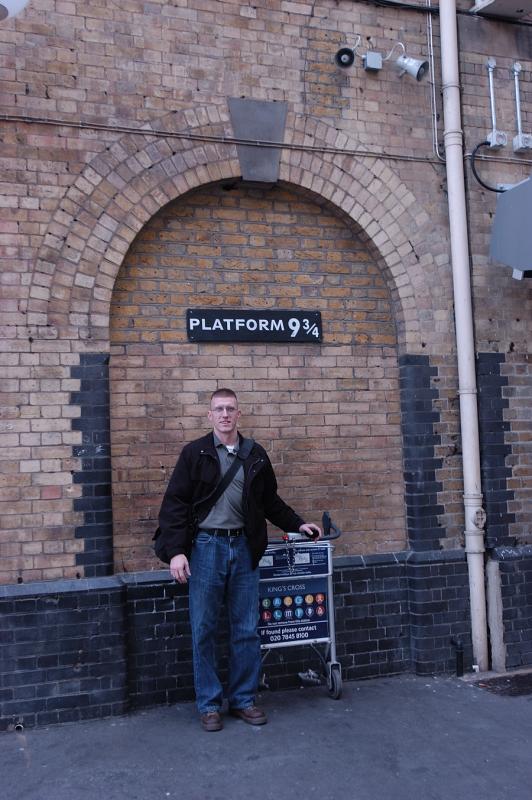 Harry Potter line at Kings Cross Station in London.jpg