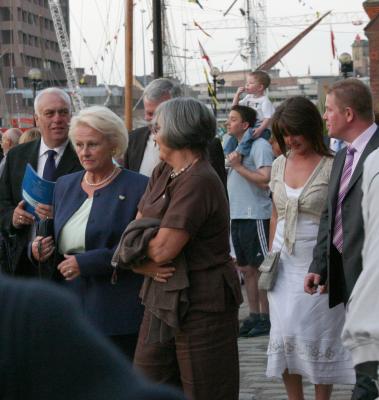 crowd4.jpg