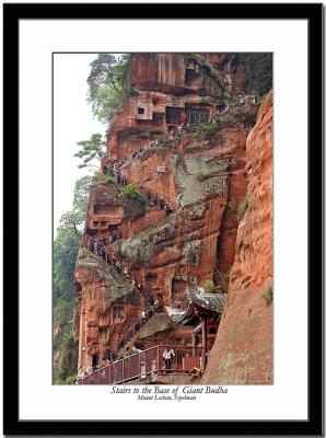 Stairs to go to the bottom of the Giant Budha in Leshan