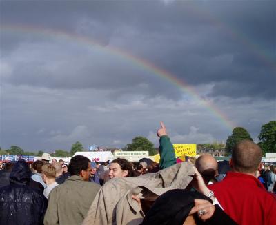 Spot The Bloke Who's Never Seen A Double Rainbow Before