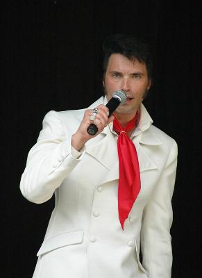 Elvis1.jpg