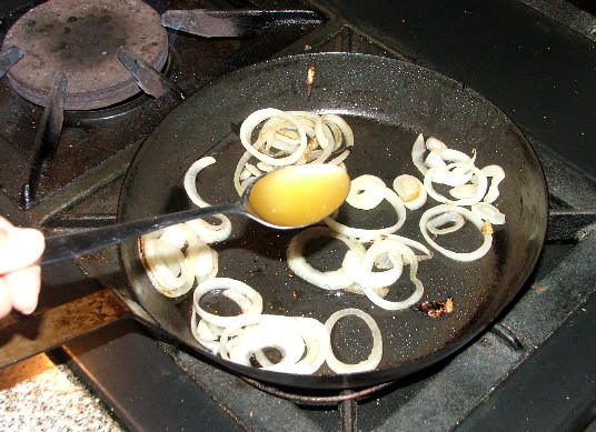 sacar del fuego y agregarles miel