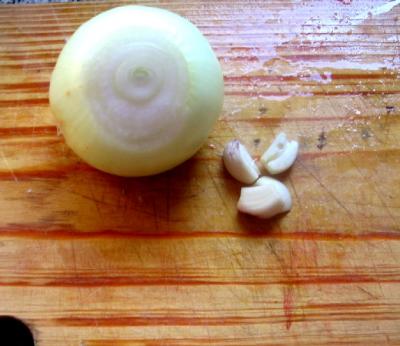 Cortar cebolla y ajos