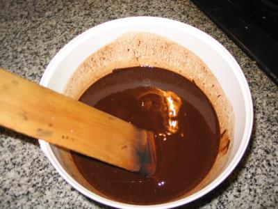 mezclar la manteca con el chocolate derretidos