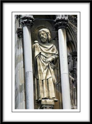 Cathedral, statue