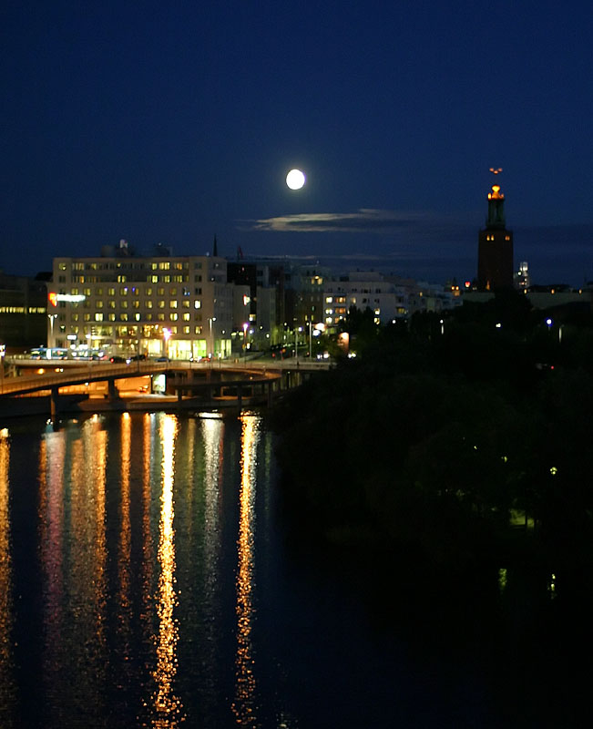 September 15: Moon rise over City