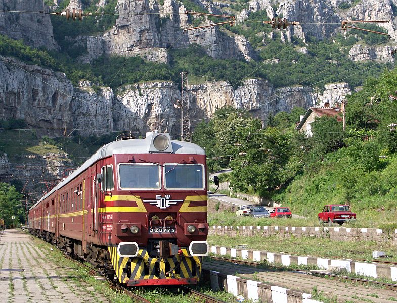 Train at Gara Lakatnik