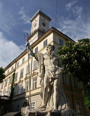 Neptune statue and Town Hall