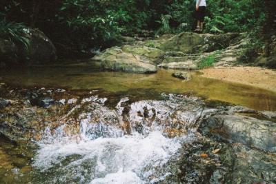 F1000016_waterfallgslegs.jpg