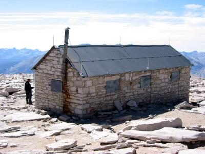 summit_hut.jpg