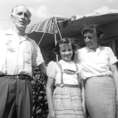 1958 - Elizabeth Liz Jones and her father Dick Jones and mother Anna Sheers Jones