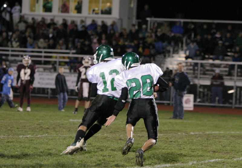 Chris Perry returning a kickoff