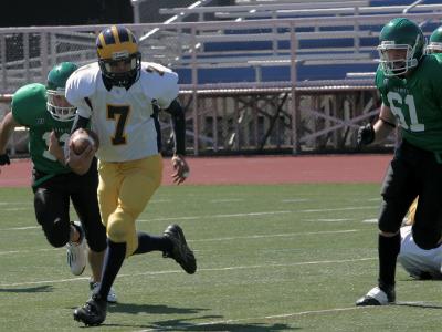 Luke Daly and Kevin Eickhoff pursuing the QB