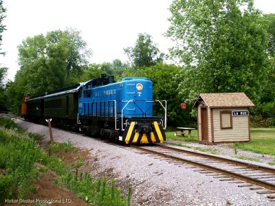 Chicago & North Western Depot, La Rue, Wisconsin.jpg