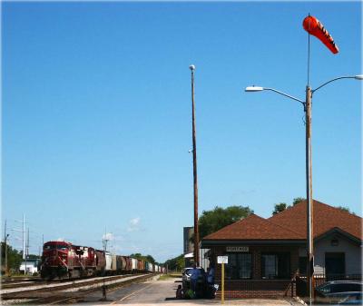 Amtrak passengers wait in the shade for a southbound that is already 2 hours late Portage WI. Depot.jpg