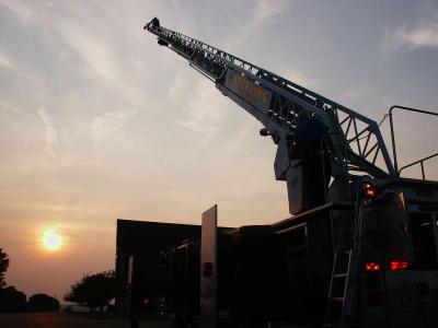 SFD Ladder truck, Sunset .jpg