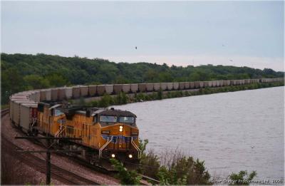 UP Engine 9800 leads empty coal hoppers abound Sinninnippi bayou Sterling Illinois.jpg
