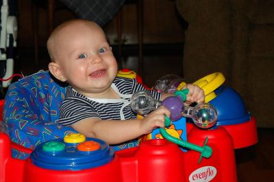 Brooks in Mega Saucer - 6 1/2 months