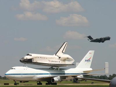 Shuttle landing at Altus AFB in Oklahoma, August 19, 2005