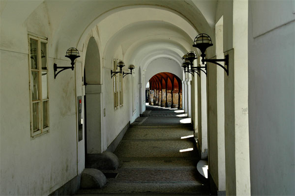 Prague: Colonnade