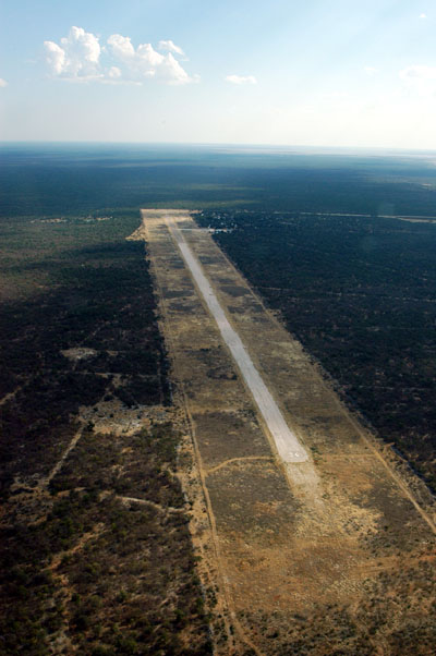 Mokuti Lodge airstrip, Etosha (FYMO)