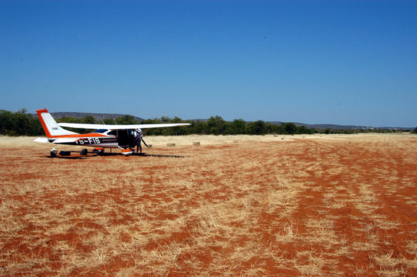 V5-FIS and the Naua Naua airstrip