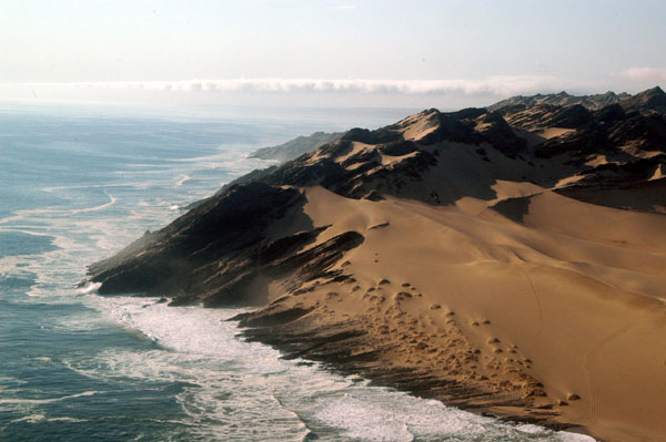 Cliffs meeting the sandy desert at Spencer Bay