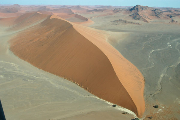 Large dunes between Sesriem and Sossusvlei