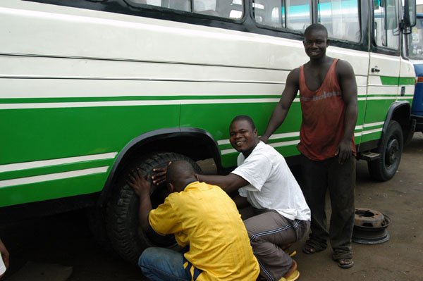 Changing a flat, Accra
