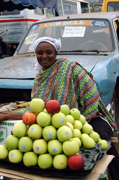 Apple vendor, Nkrumah Circle market