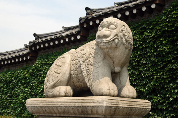 Statue outside Gyeongbokgung Palace