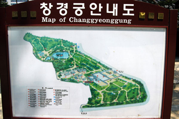 Nearby is a second palace, Changgyeonggung, first built in 1104